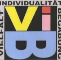 Unser Schullogo weist die Begriffe „Vielfalt – Individualität – Begabung“ auf.